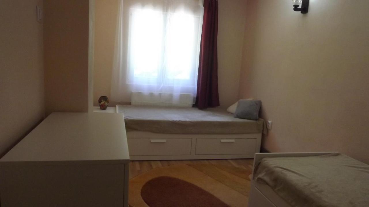 Casa De Oaspeti Boga Pietroasa  Eksteriør billede